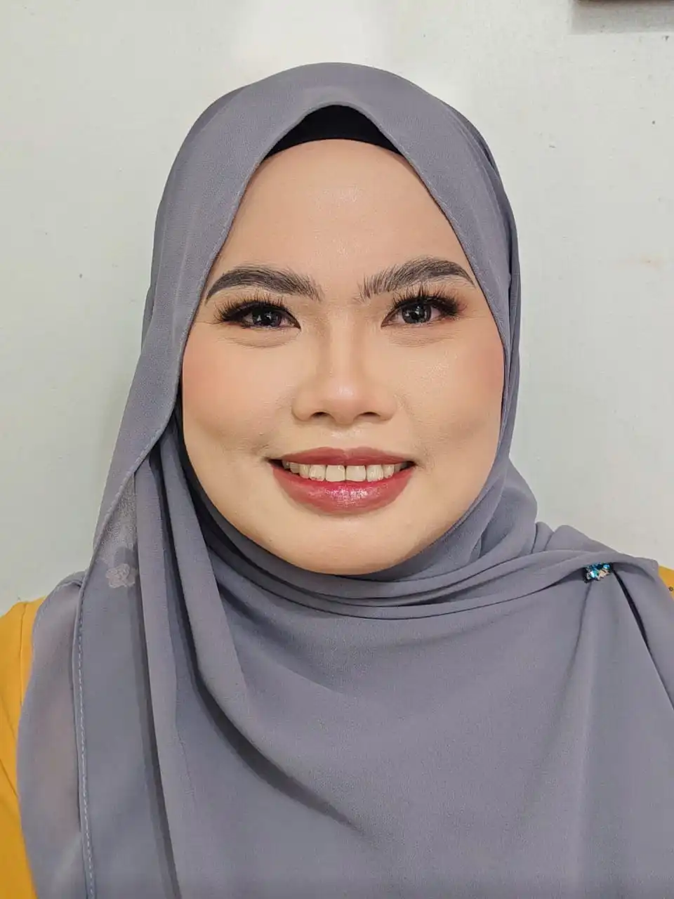 Gaya glamor solekan dari makeup artis melaka dinner